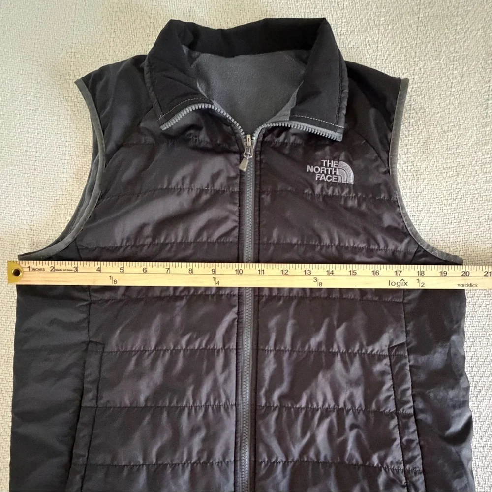 The North Face Men’s Reversible Puffer Fleece Vest Black/Grey Size: Small